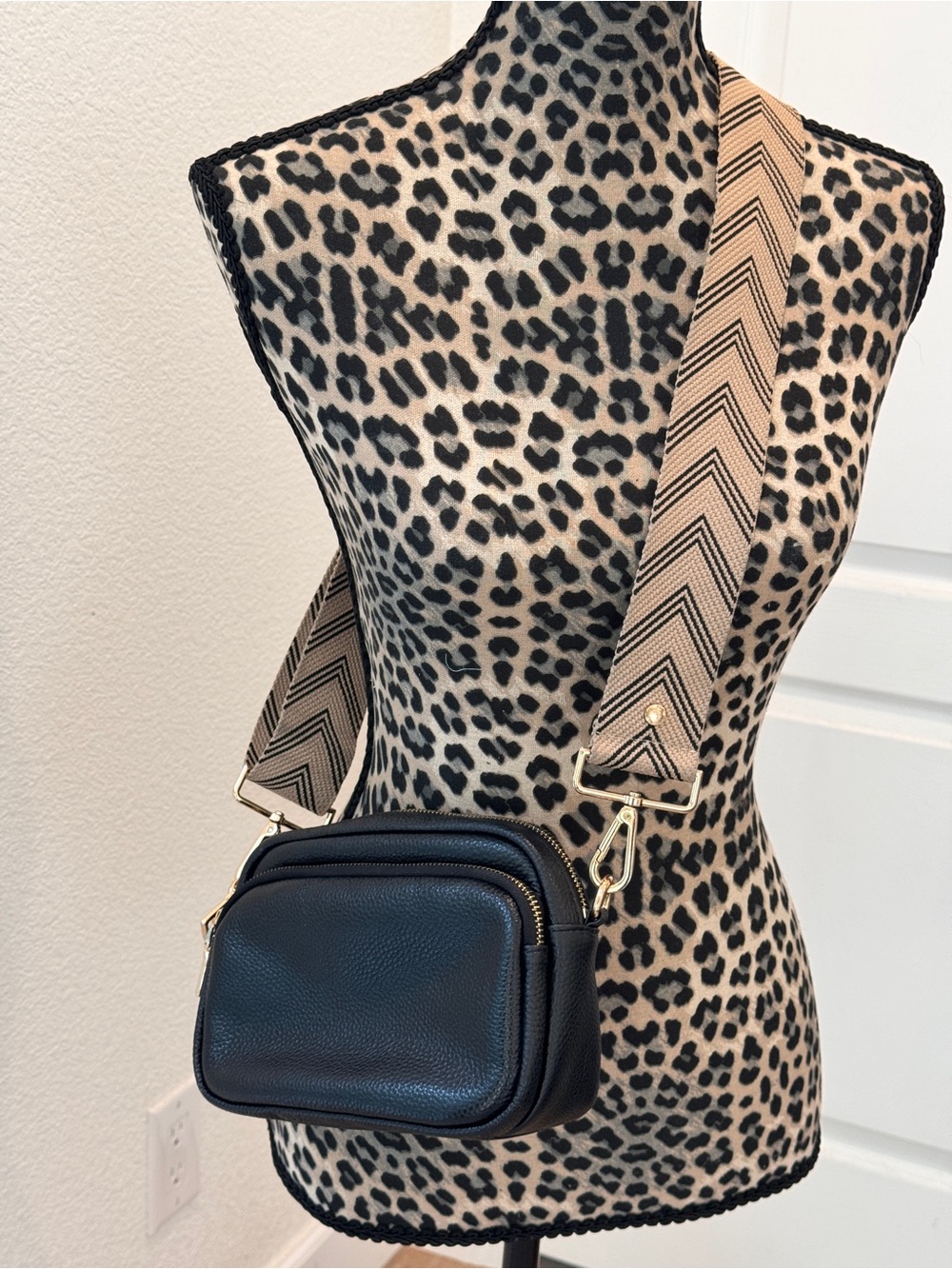 Pom Pom London Black Crossbody Mayfair Camera Bag in Pebble Leather